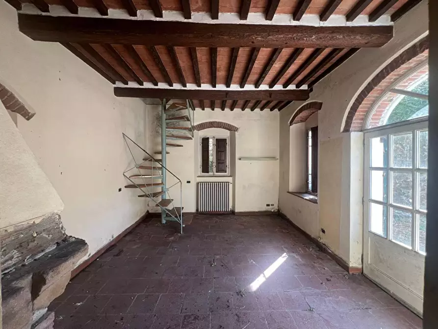 Immagine 8 di Villa in vendita  a Capannori