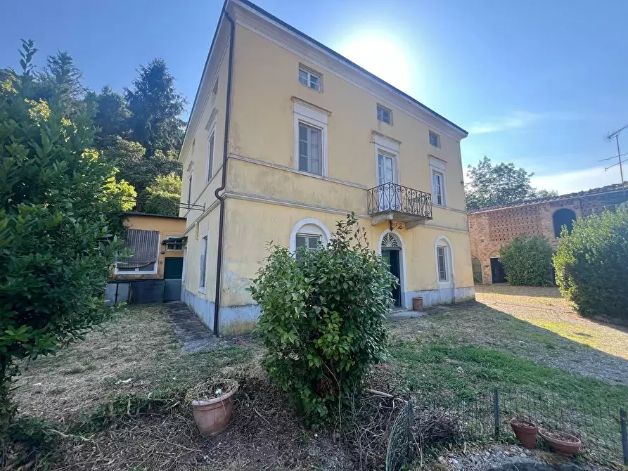 Immagine 2 di Villa in vendita  a Capannori