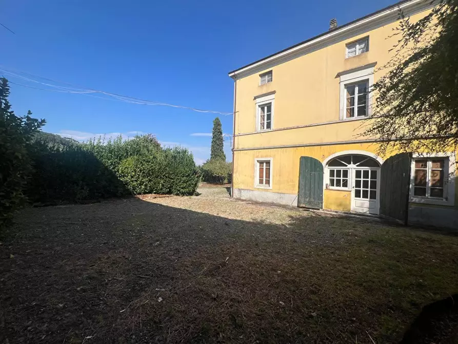 Immagine 52 di Villa in vendita  a Capannori