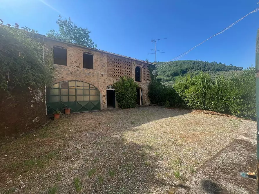 Immagine 32 di Villa in vendita  a Capannori