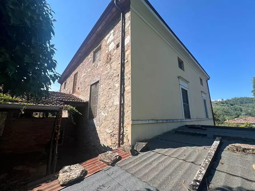 Immagine 47 di Villa in vendita  a Capannori
