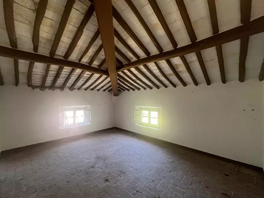 Immagine 39 di Villa in vendita  a Capannori