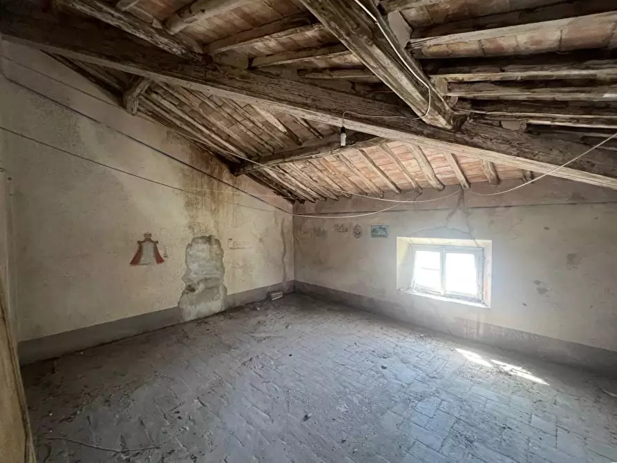 Immagine 36 di Villa in vendita  a Capannori