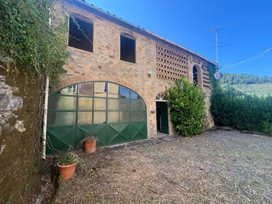 Immagine 4 di Villa in vendita  a Capannori