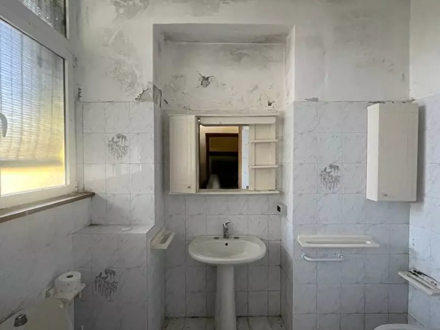 Immagine 25 di Villa in vendita  a Capannori