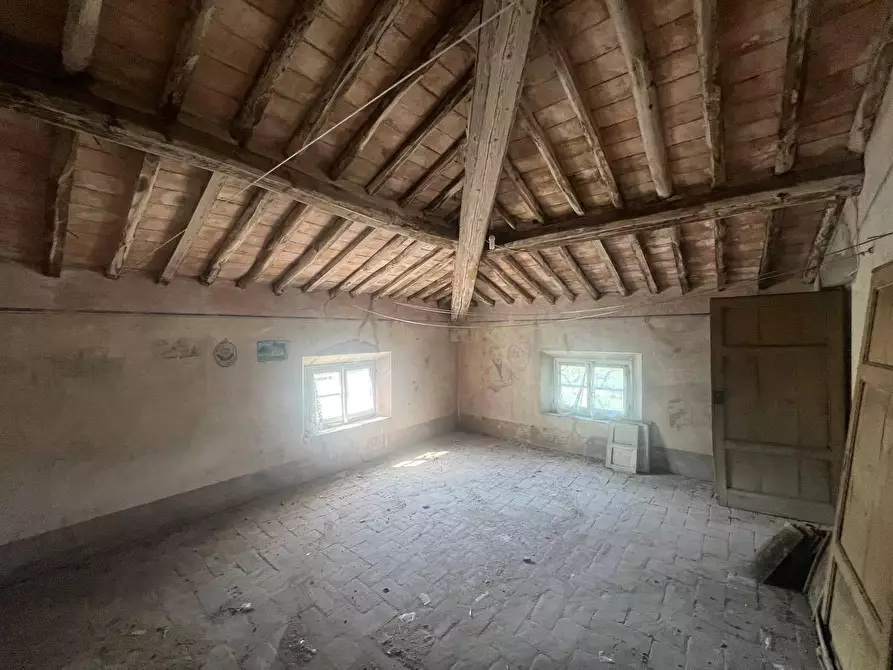 Immagine 37 di Villa in vendita  a Capannori