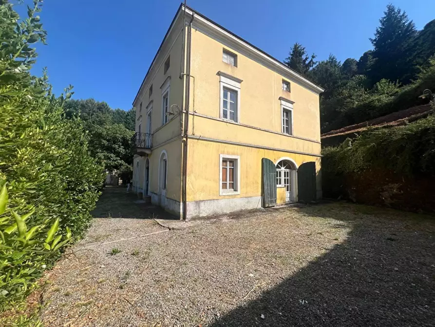 Immagine 1 di Villa in vendita  a Capannori