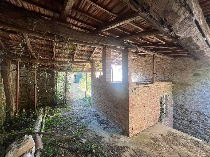 Immagine 50 di Villa in vendita  a Capannori