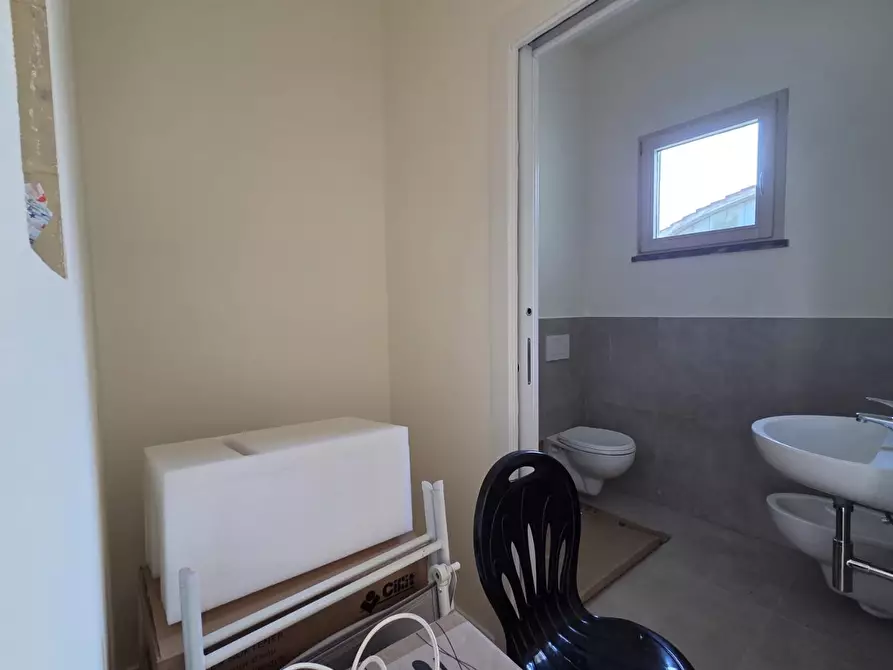 Immagine 5 di Laboratorio in affitto  a Capannori