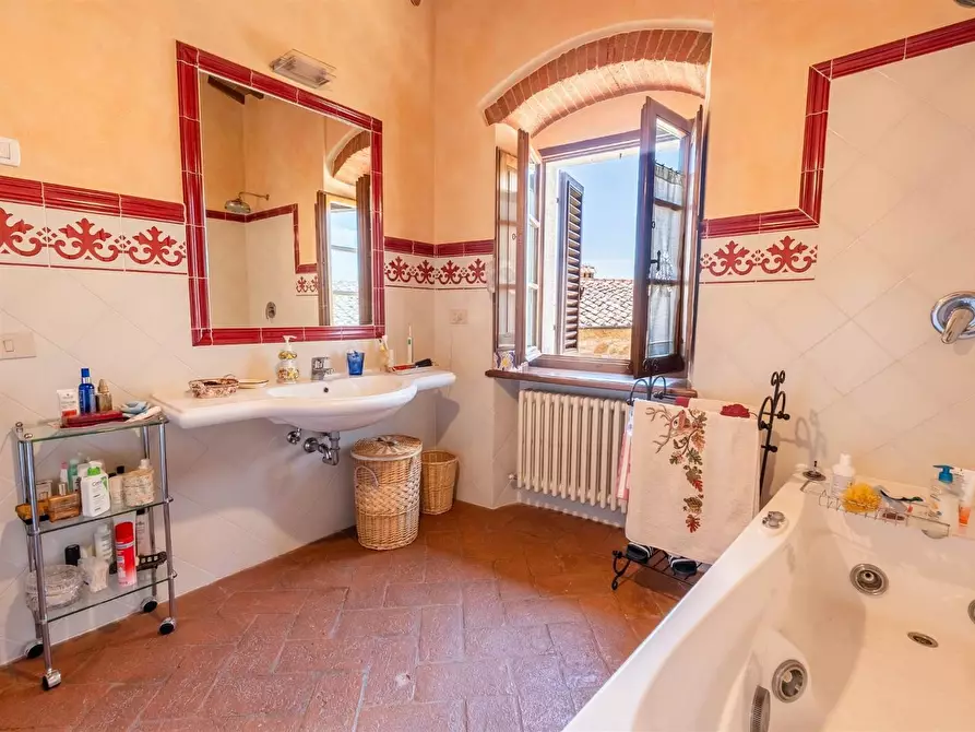 Immagine 42 di Rustico / casale in vendita  a Gaiole In Chianti