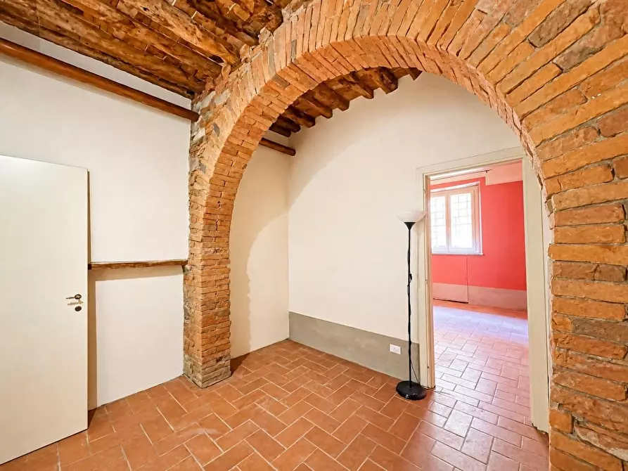Immagine 8 di Appartamento in vendita  a Lucca
