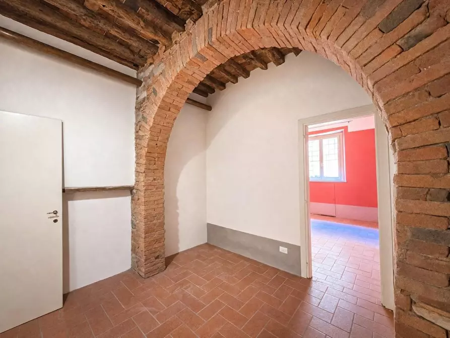 Immagine 21 di Appartamento in vendita  a Lucca
