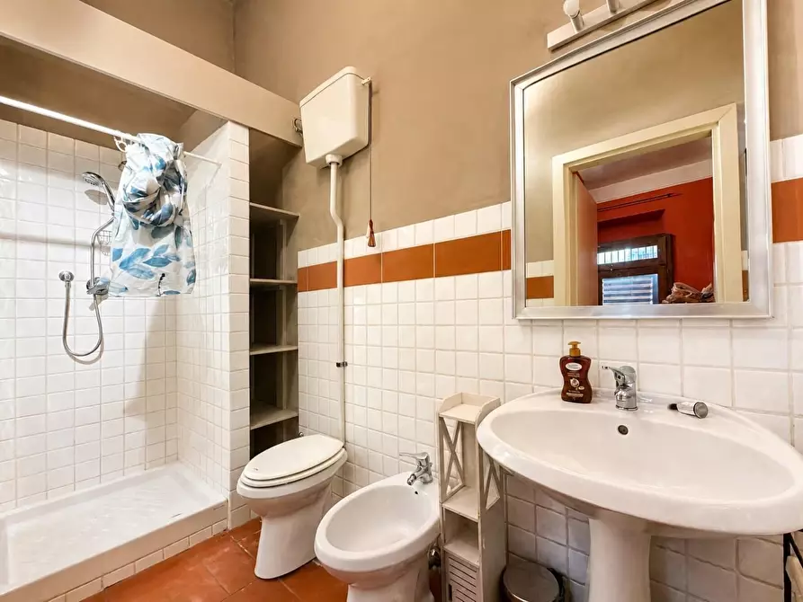 Immagine 7 di Appartamento in vendita  a Lucca