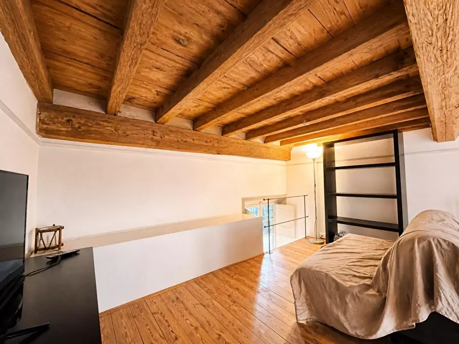 Immagine 15 di Appartamento in vendita  a Lucca