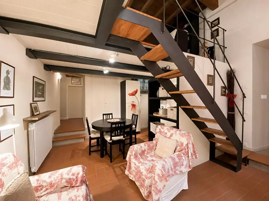 Immagine 2 di Appartamento in vendita  a Lucca