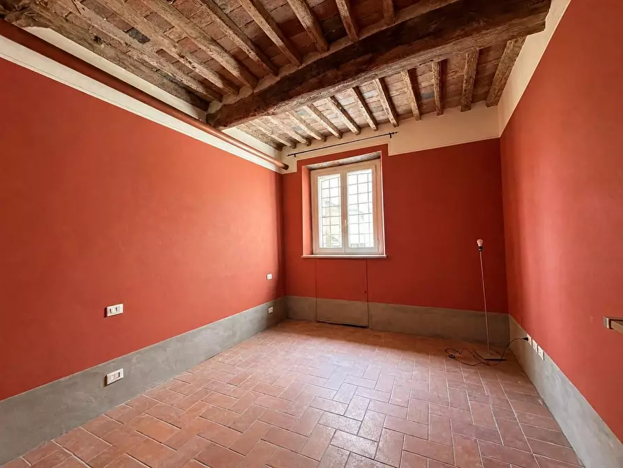 Immagine 10 di Appartamento in vendita  a Lucca
