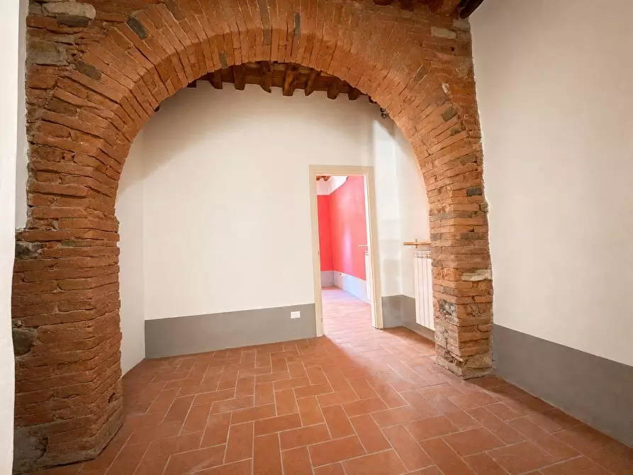 Immagine 9 di Appartamento in vendita  a Lucca