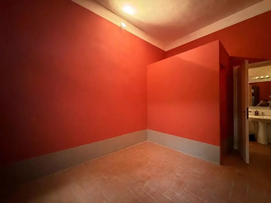 Immagine 6 di Appartamento in vendita  a Lucca