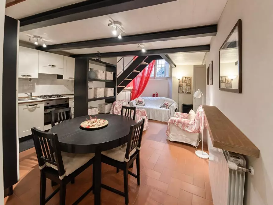 Immagine 1 di Appartamento in vendita  a Lucca