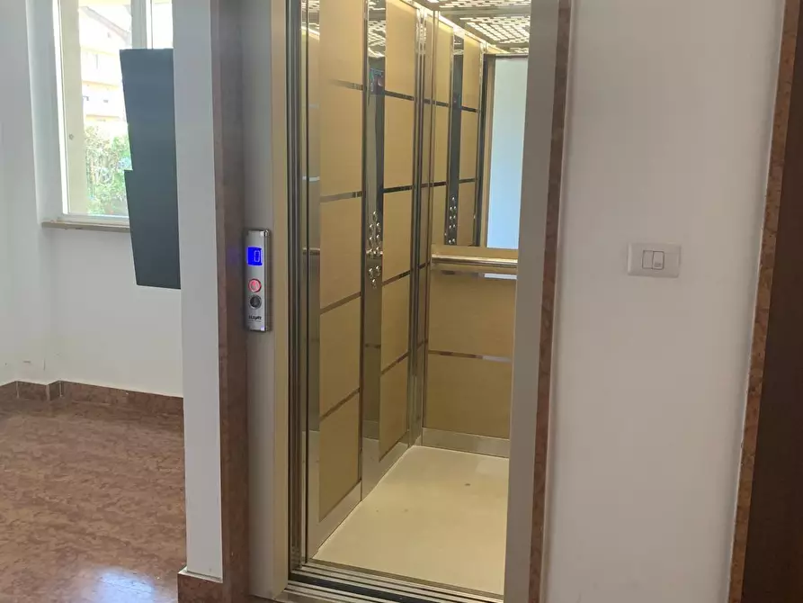 Immagine 31 di Appartamento in vendita  a Livorno