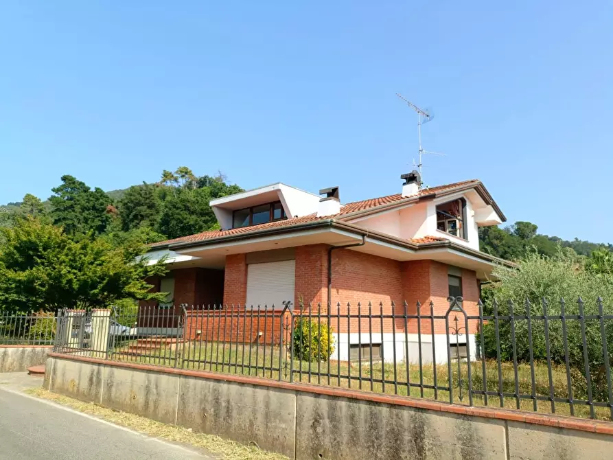 Immagine 2 di Casa indipendente in vendita  a Massarosa