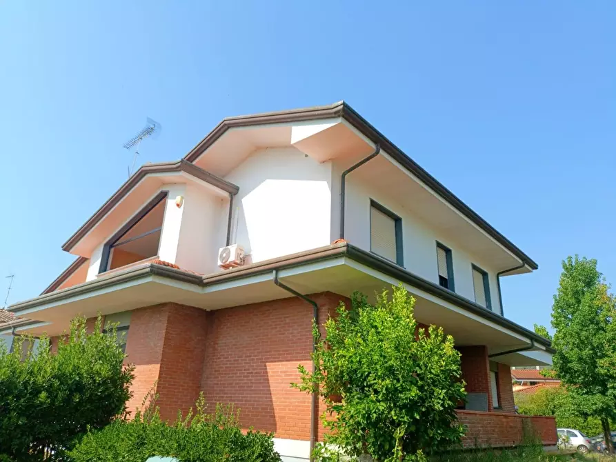 Immagine 1 di Casa indipendente in vendita  a Massarosa
