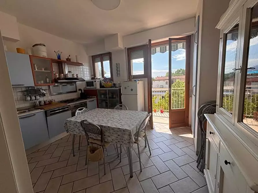 Immagine 2 di Appartamento in vendita  a Massa