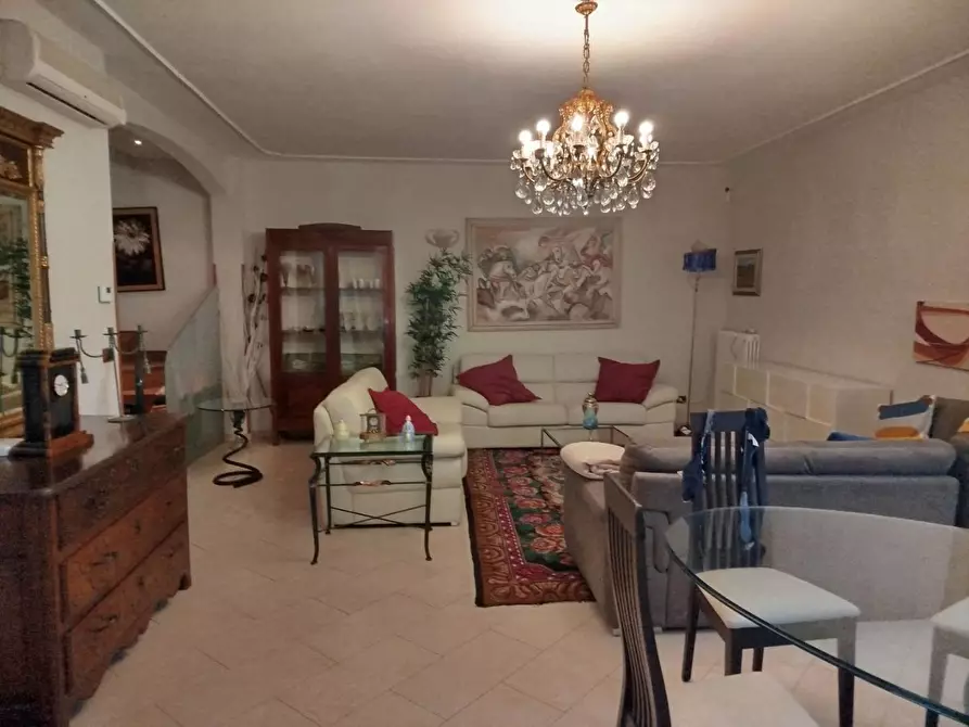 Immagine 3 di Villa in vendita  a Cascina