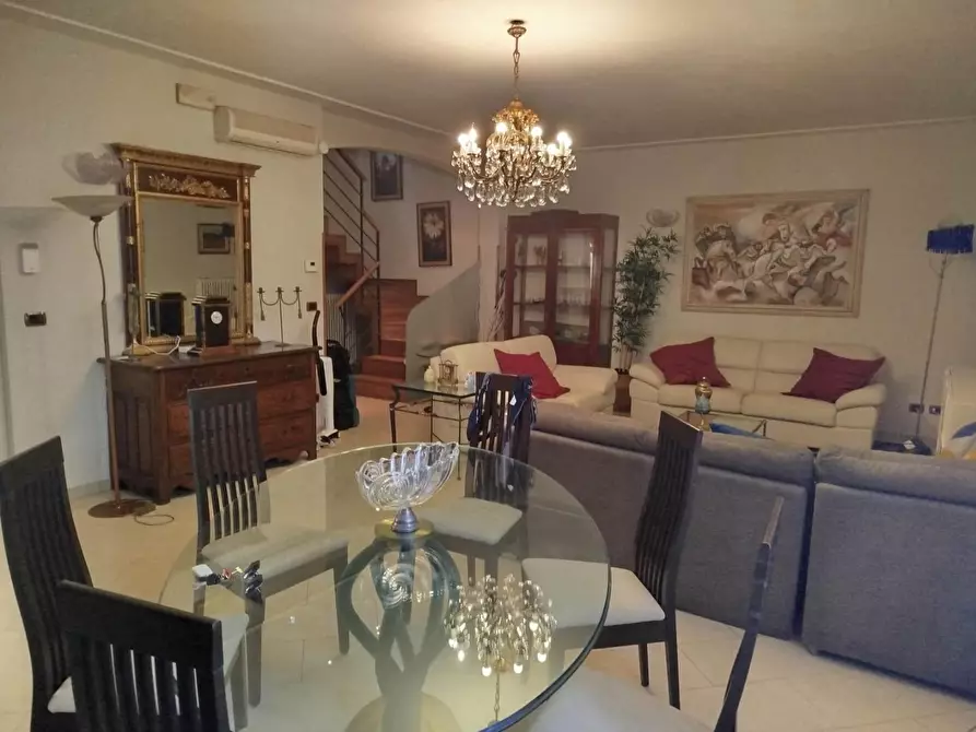 Immagine 4 di Villa in vendita  a Cascina