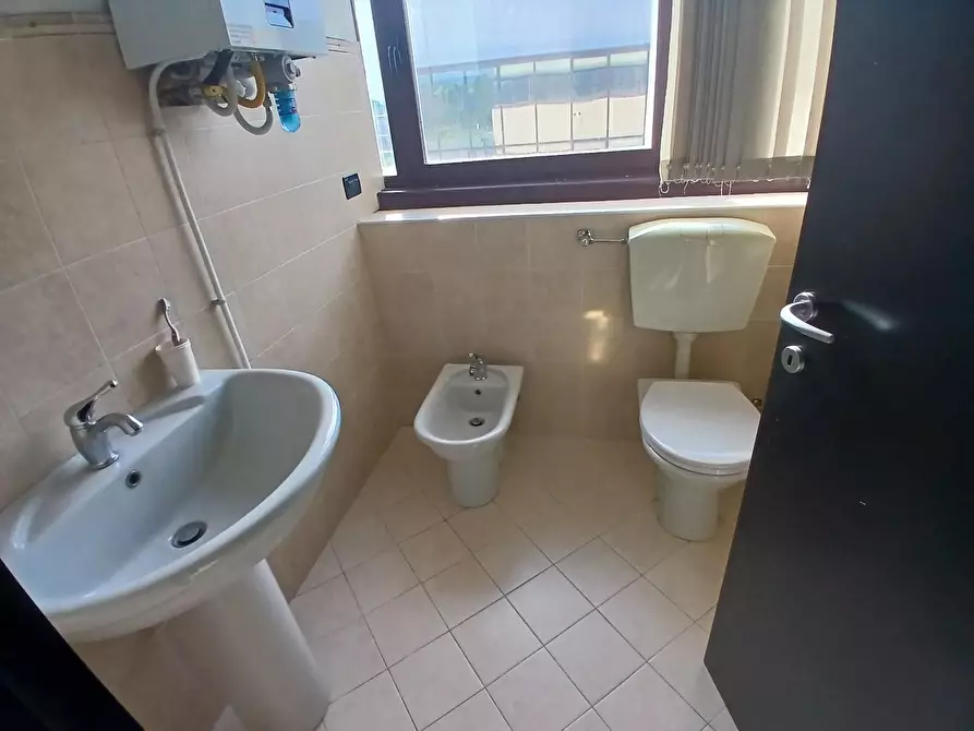 Immagine 6 di Ufficio in affitto  a Vecchiano