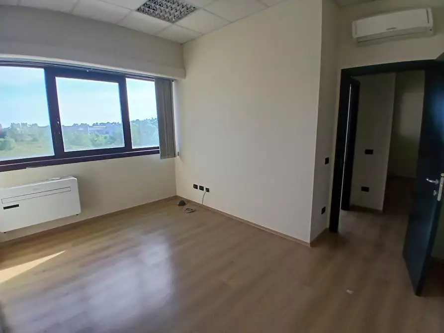 Immagine 3 di Ufficio in affitto  a Vecchiano