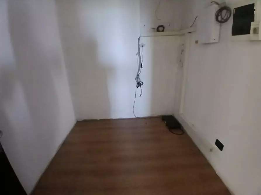 Immagine 15 di Ufficio in affitto  a Vecchiano