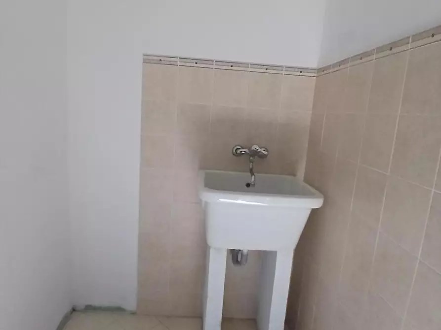 Immagine 8 di Ufficio in affitto  a Vecchiano