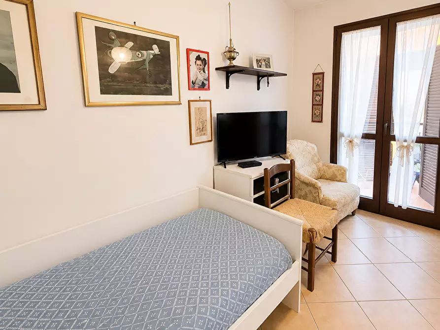 Immagine 10 di Appartamento in vendita  a Carrara