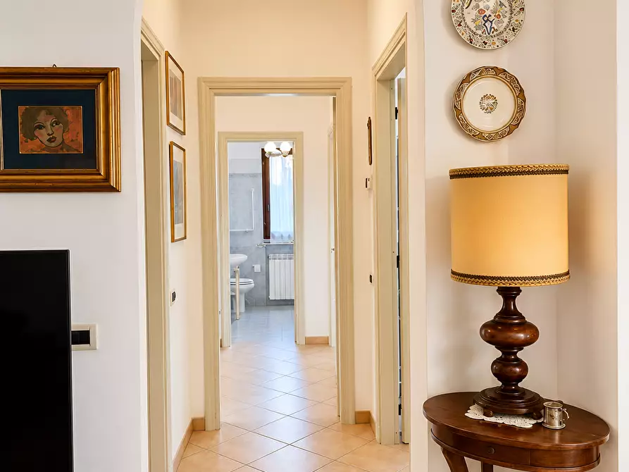 Immagine 3 di Appartamento in vendita  a Carrara