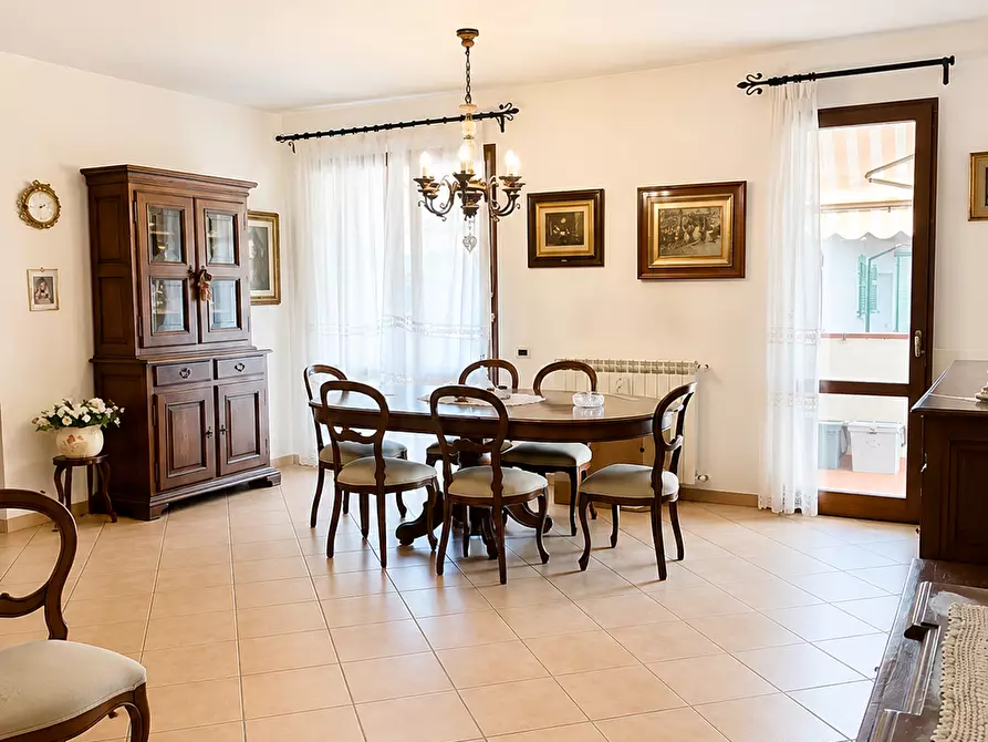 Immagine 1 di Appartamento in vendita  a Carrara