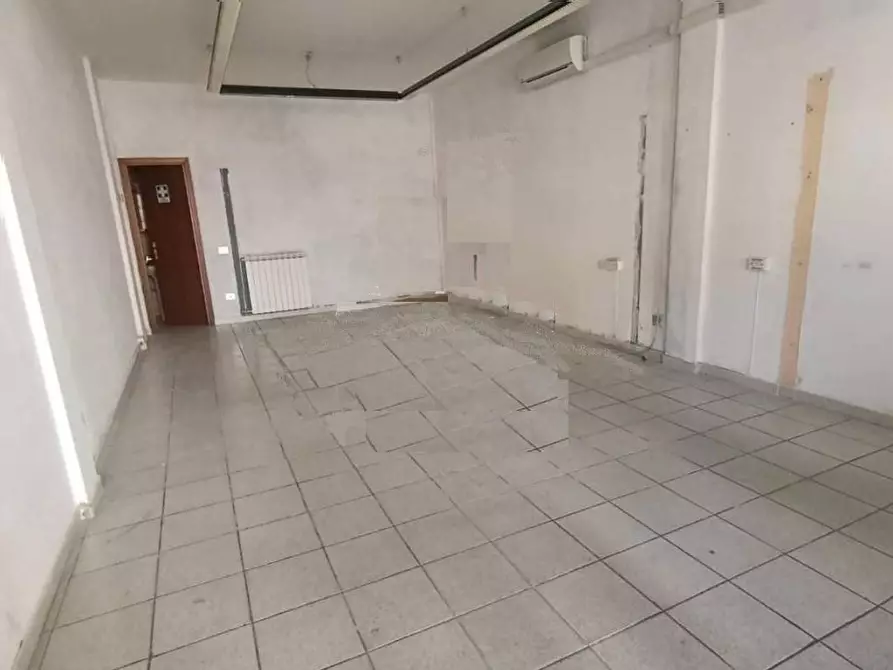 Immagine 1 di Locale commerciale in affitto  a Santa Croce Sull'arno
