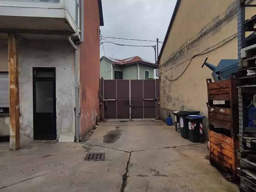 Immagine 9 di Laboratorio in vendita  a Torino