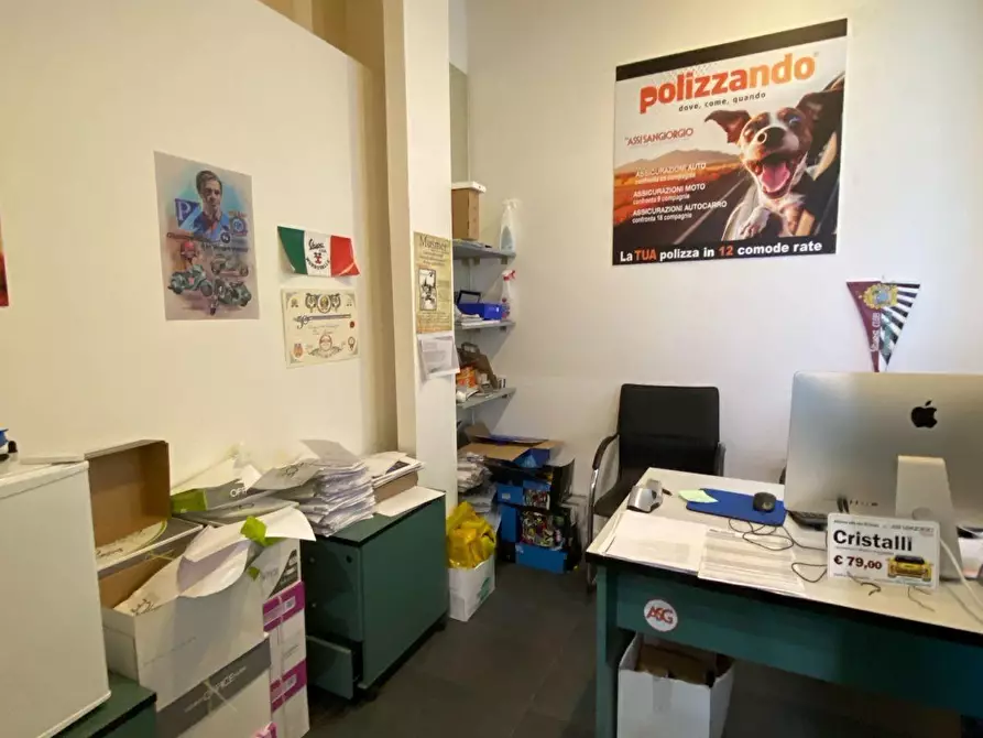 Immagine 8 di Negozio in vendita  a Calcinaia