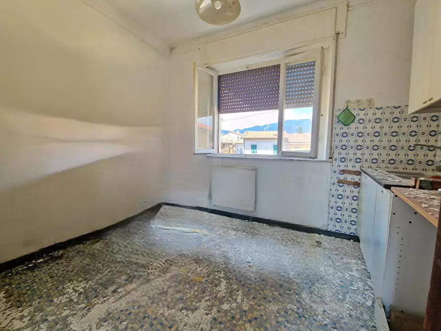 Immagine 2 di Appartamento in vendita  a Carrara
