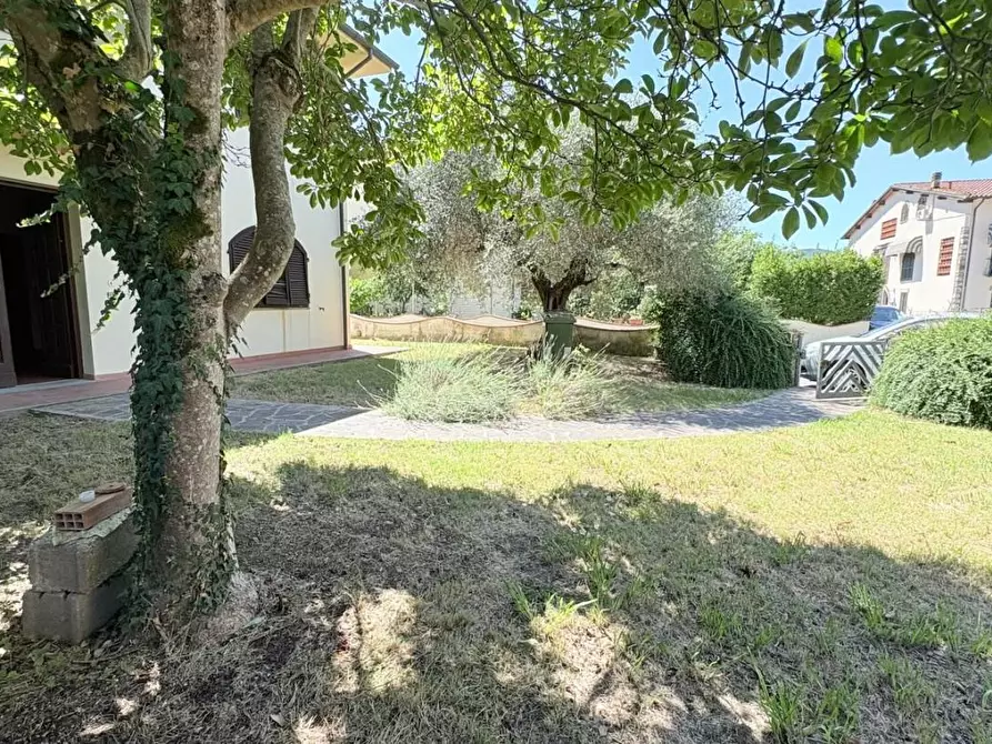Immagine 2 di Villetta a schiera in vendita  a Lucca