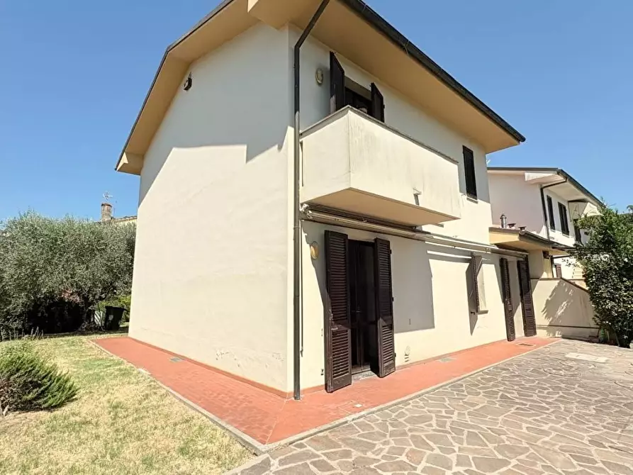 Immagine 3 di Villetta a schiera in vendita  a Lucca
