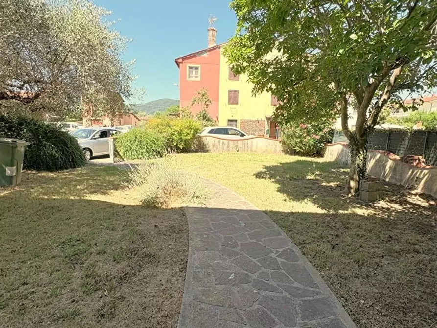 Immagine 37 di Villetta a schiera in vendita  a Lucca