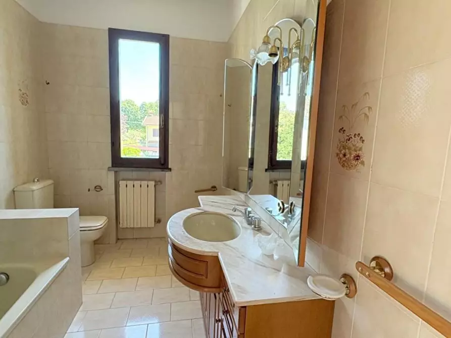 Immagine 27 di Villetta a schiera in vendita  a Lucca