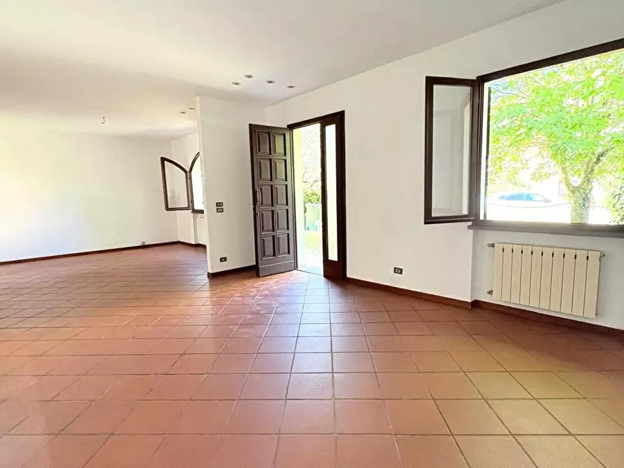Immagine 9 di Villetta a schiera in vendita  a Lucca