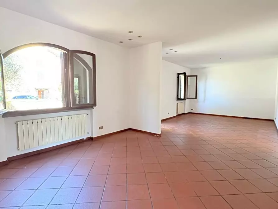 Immagine 10 di Villetta a schiera in vendita  a Lucca