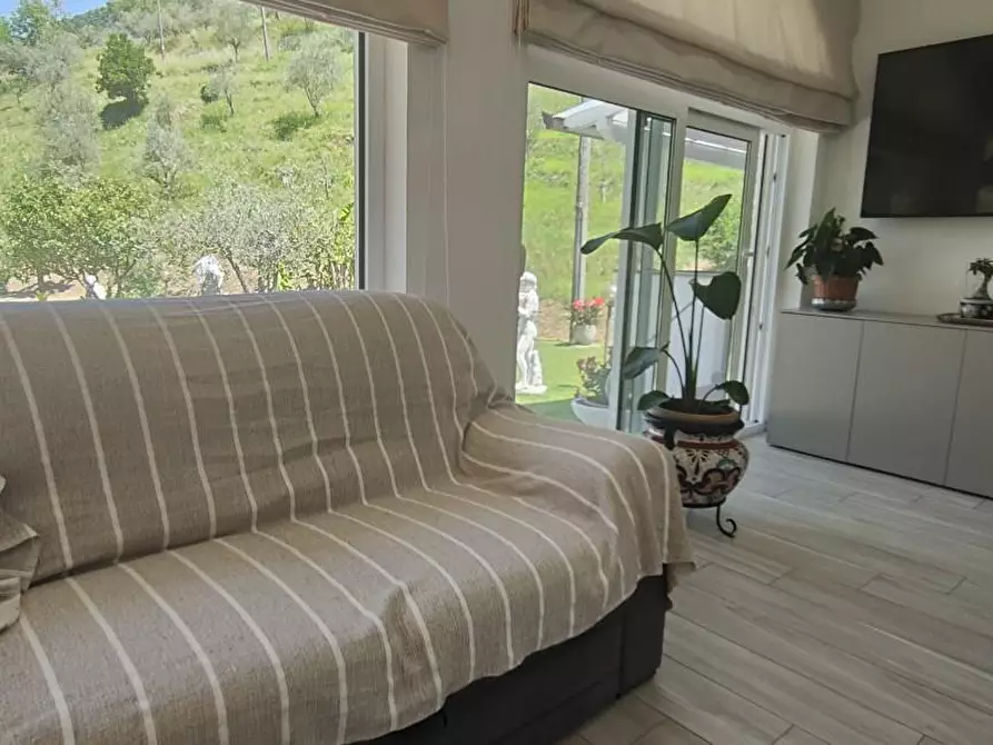 Immagine 2 di Casa indipendente in vendita  a Massa