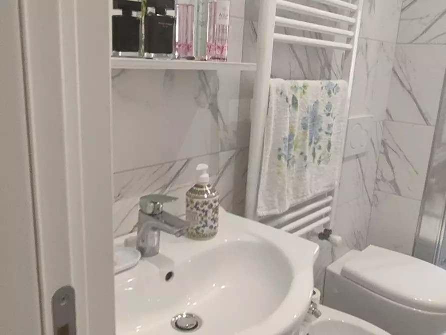 Immagine 14 di Casa indipendente in vendita  a Massa