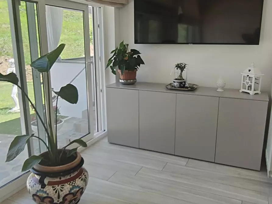 Immagine 1 di Casa indipendente in vendita  a Massa