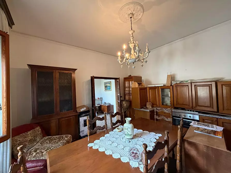 Immagine 3 di Casa indipendente in vendita  a Carmignano
